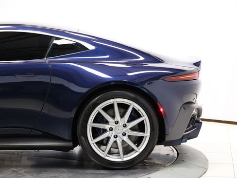 Used 2019 Aston Martin V8 Vantage Coupe RWD image 11