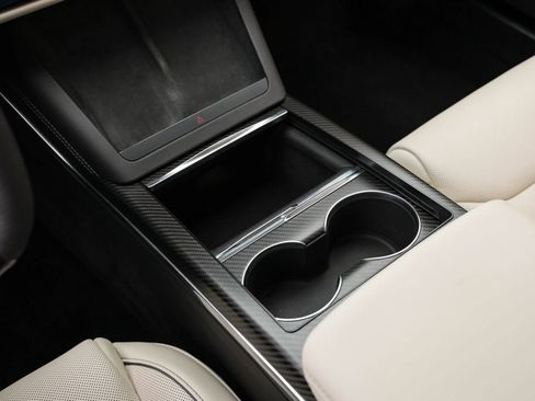 Used 2022 Tesla Model S Plaid image 8