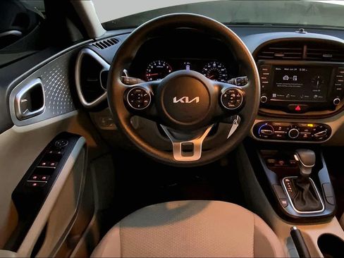 Used 2022 Kia Soul LX w/ Technology Package FWD image 6