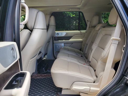 Used 2018 Lincoln Navigator Reserve AWD/4WD image 50