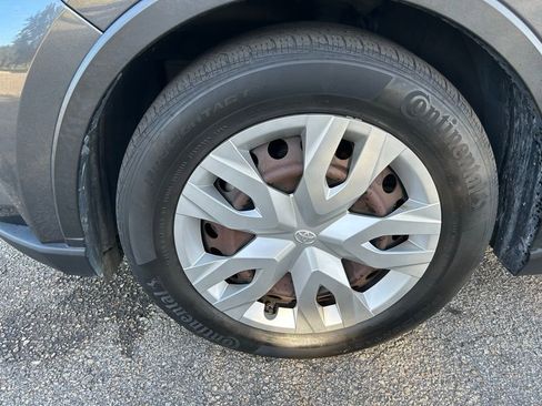 Certified 2021 Toyota C-HR LE image 9