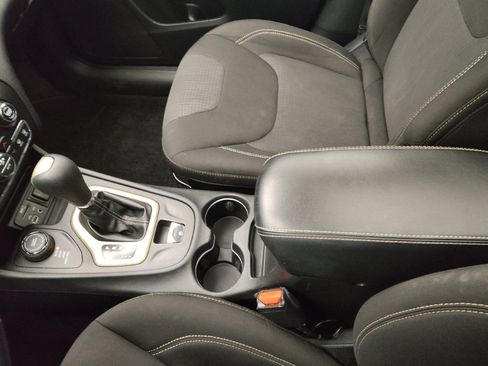 Used 2015 Jeep Cherokee Latitude w/ Comfort/Convenience Group image 26