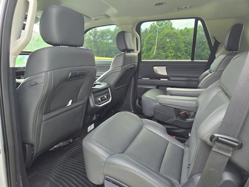 Used 2026 Ford Expedition Active AWD/4WD image 5