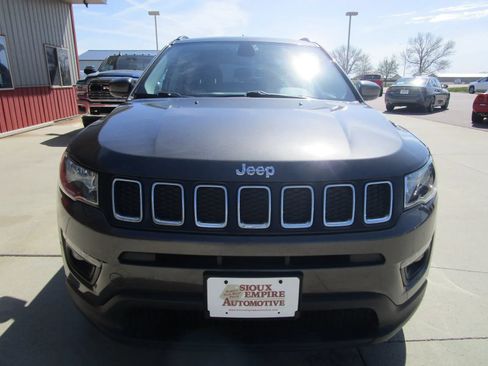 Used 2018 Jeep Compass Latitude AWD/4WD image 4
