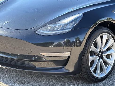 Used 2018 Tesla Model 3 Long Range RWD image 10