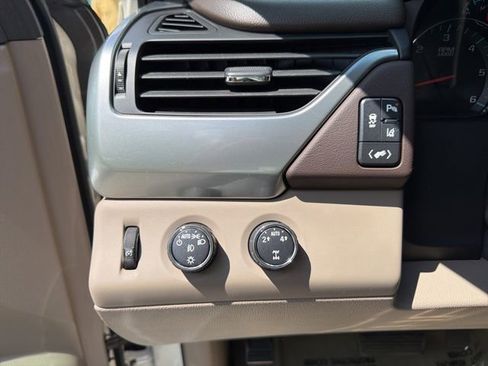 Used 2015 Chevrolet Suburban LTZ AWD/4WD image 23