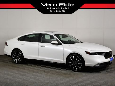 Used 2023 Honda Accord Touring image 1