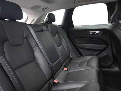 Used 2022 Volvo XC60 B5 Inscription w/ Advanced Package image 34
