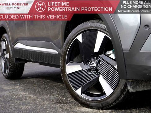 Used 2025 Nissan Kicks SR image 3