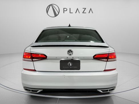 Used 2021 Volkswagen Passat 2.0T R-Line image 9