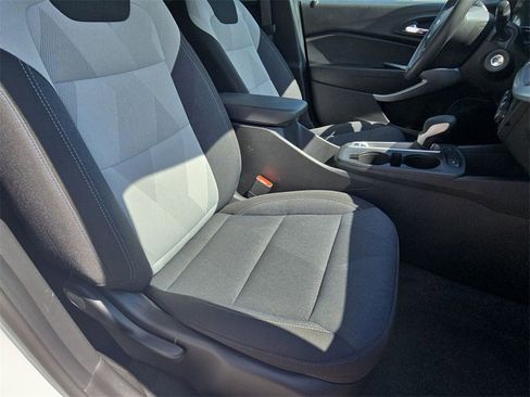 Used 2025 Chevrolet Trax LS image 29