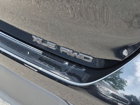 Used 2024 Toyota Highlander XLE AWD/4WD image 20