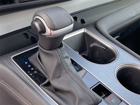 Used 2025 Toyota Sienna XLE image 12