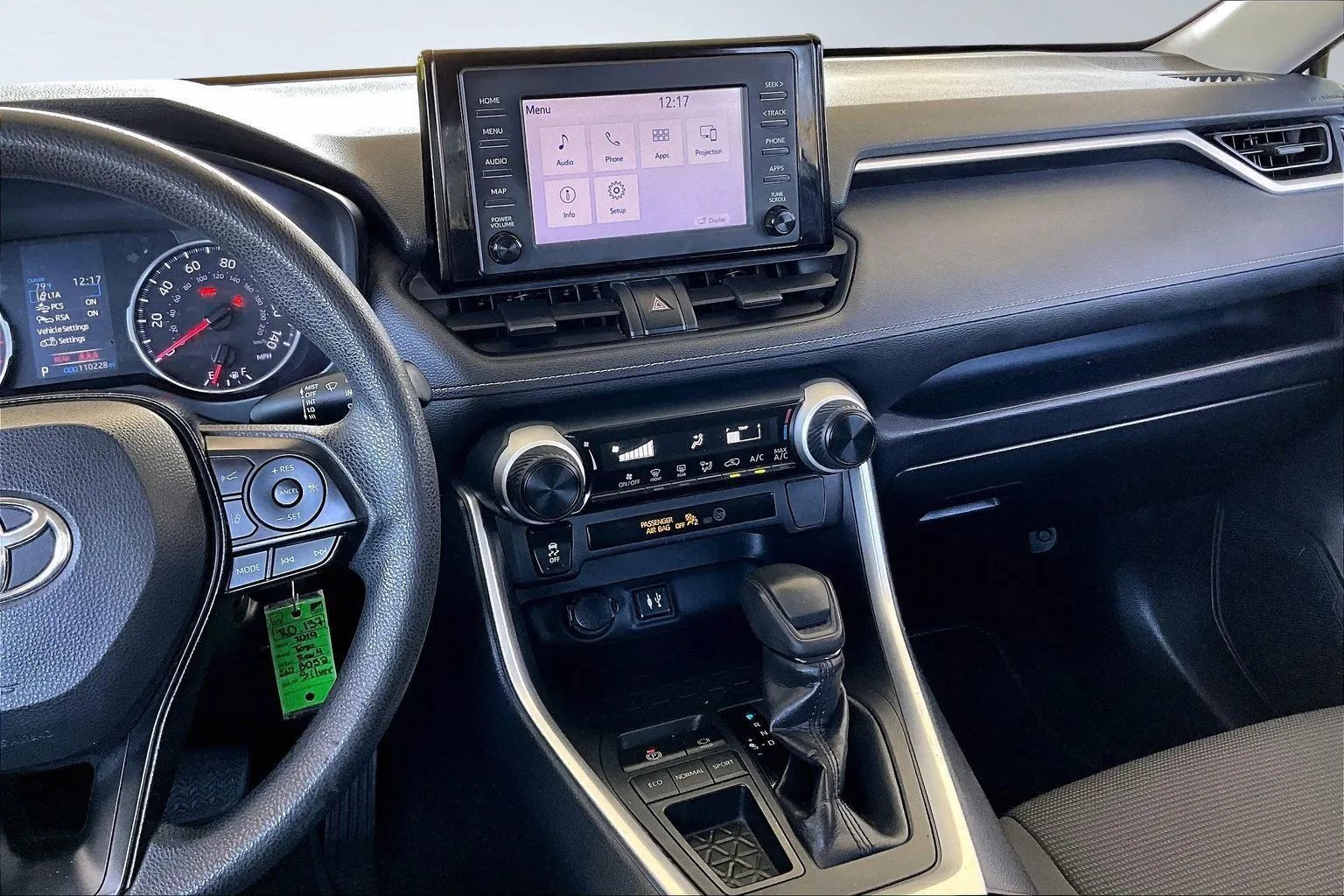 Used 2019 Toyota RAV4 LE FWD image 9