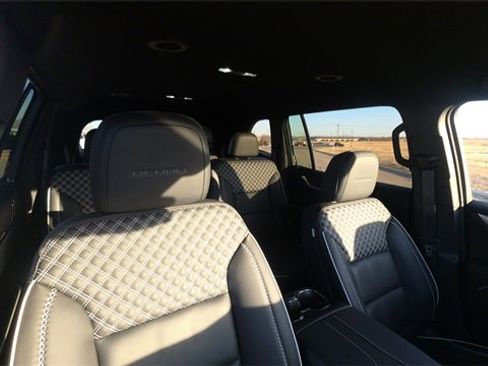 Used 2025 GMC Acadia Denali image 30