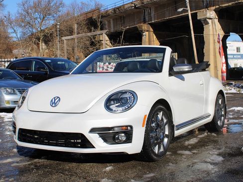Used 2014 Volkswagen Beetle TDI image 3
