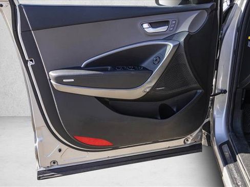 Used 2014 Hyundai Santa Fe GLS image 12