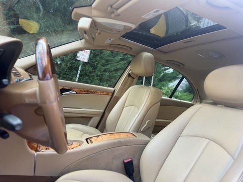 Used 2009 Mercedes-Benz E 350 4MATIC Sedan image 36