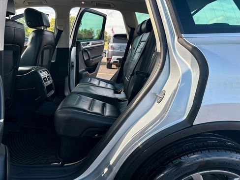 Used 2015 Volkswagen Touareg VR6 image 20