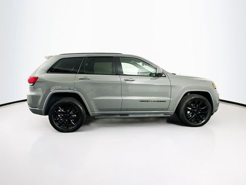 Used 2020 Jeep Grand Cherokee Altitude AWD/4WD image 10