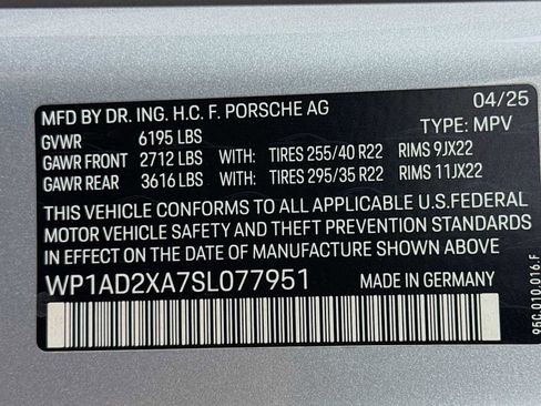 Certified 2025 Porsche Macan Electric RWD image 33