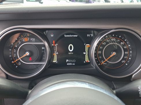 Used 2019 Jeep Wrangler Unlimited Sahara w/ Cold Weather Group AWD/4WD image 21