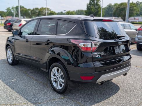 Used 2017 Ford Escape SE FWD image 3