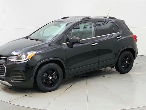 Used 2019 Chevrolet Trax LT w/ LT Convenience Package image 3