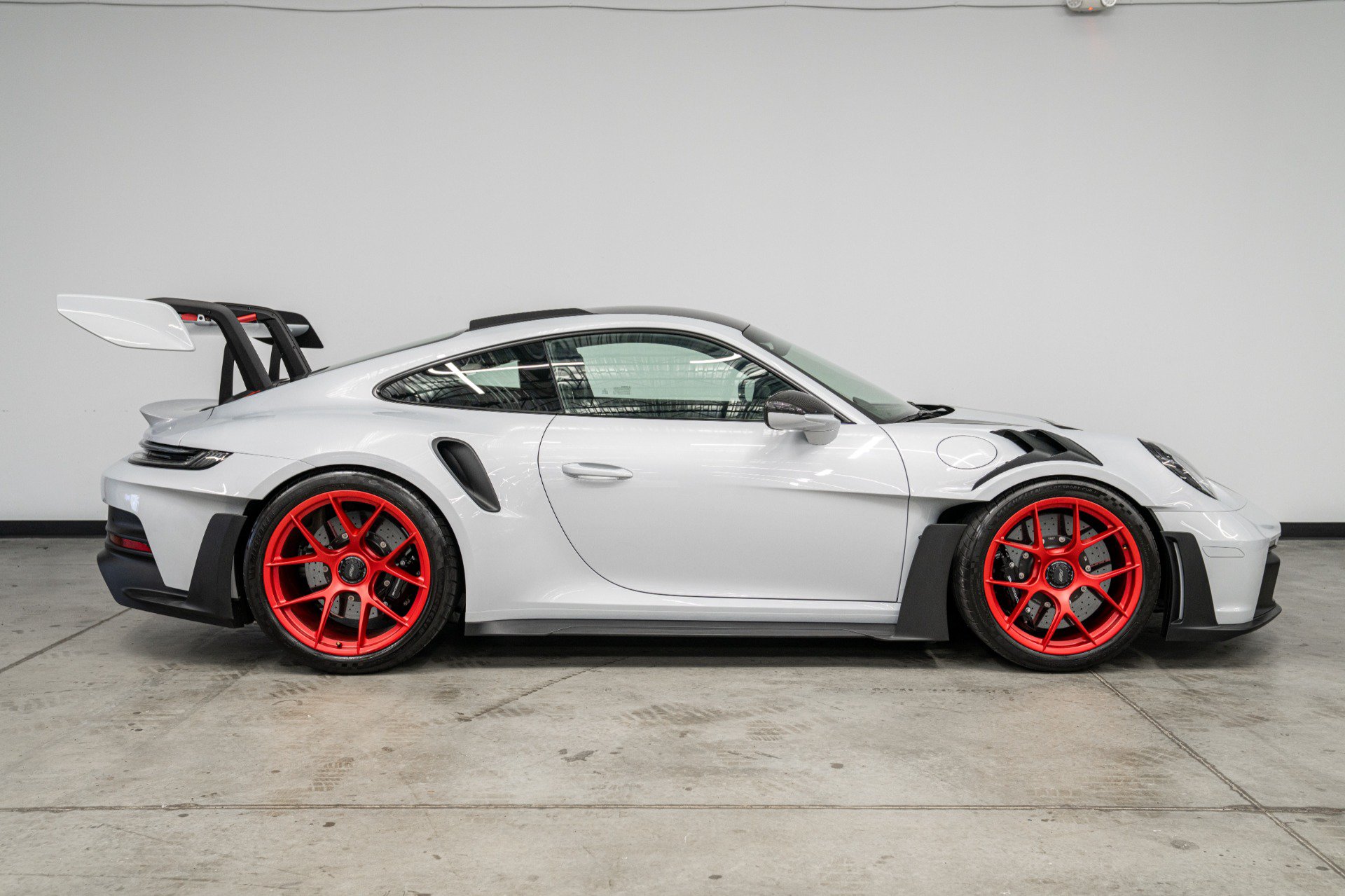 Used 2025 Porsche 911 GT3 RS RWD image 49