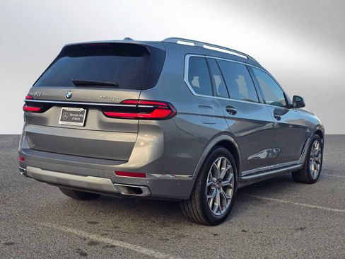 Used 2024 BMW X7 xDrive40i image 3