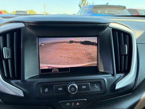 Used 2024 GMC Terrain SLE FWD image 22