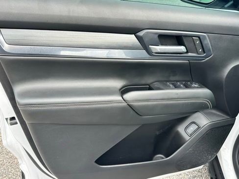 Used 2025 GMC Terrain Elevation w/ Elevation Premium Package image 18