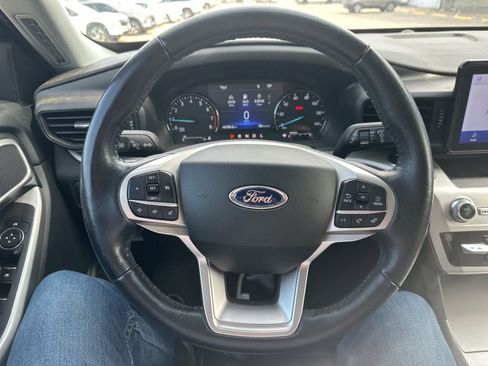 Used 2022 Ford Explorer XLT image 10