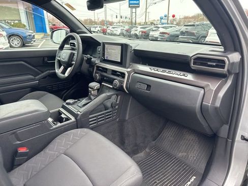 Used 2025 Toyota Tacoma SR5 w/ SR5 Upgrade Package AWD/4WD image 25