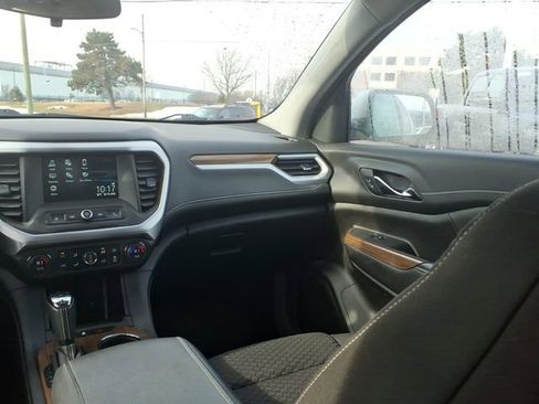 Used 2019 GMC Acadia SLE image 13