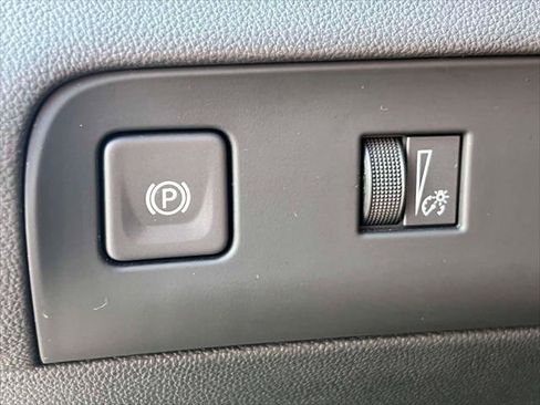 Used 2022 Buick Enclave Essence w/ Sport Touring Edition image 21