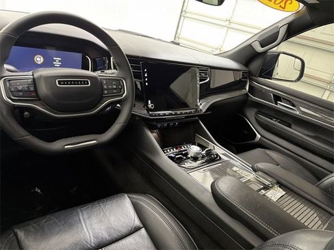 Used 2022 Jeep Wagoneer Series III w/ Premium Group I image 18