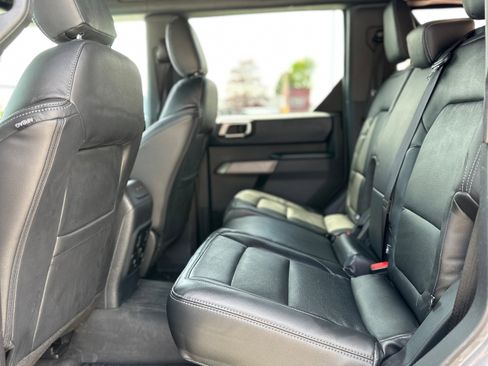 Used 2023 Ford Bronco Outer Banks w/ Sasquatch Package AWD/4WD image 19