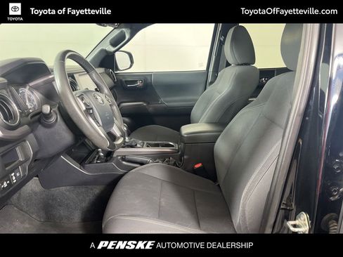 Used 2019 Toyota Tacoma TRD Sport w/ Technology Package image 19