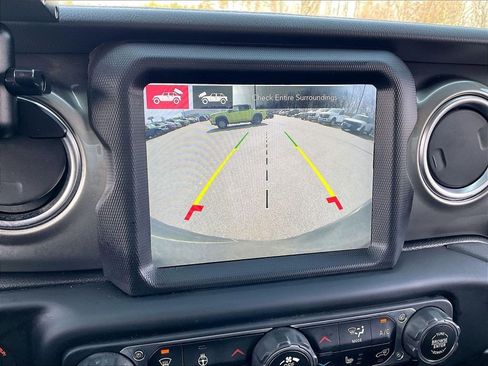 Used 2021 Jeep Wrangler Unlimited Sahara w/ Dual Top Group image 18