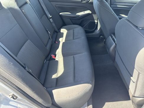 Used 2024 Nissan Altima 2.5 SV FWD image 17
