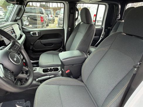 Used 2024 Jeep Gladiator Sport image 17