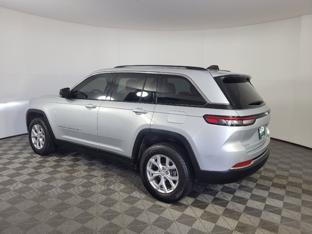 Used 2023 Jeep Grand Cherokee Limited AWD/4WD image 3