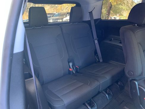 Used 2023 GMC Acadia SLE image 31