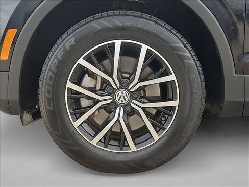 Used 2021 Volkswagen Tiguan SE AWD/4WD image 23
