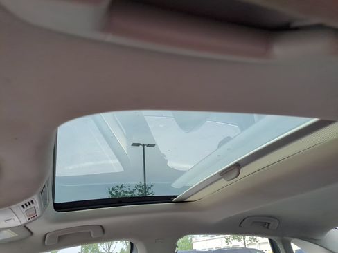 Used 2023 Volkswagen Jetta SE w/ Panoramic Sunroof Package FWD image 27