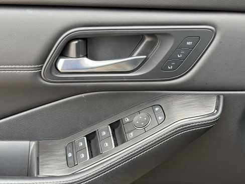 Certified 2025 Nissan Rogue SL w/ SL Premium Package image 24