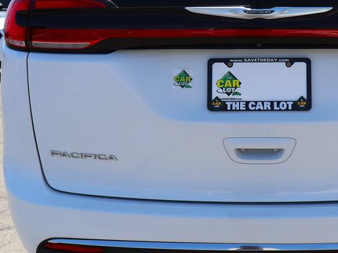 Used 2022 Chrysler Pacifica Touring-L FWD image 19