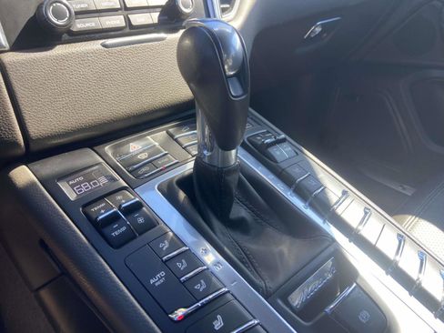 Used 2017 Porsche Macan S image 30