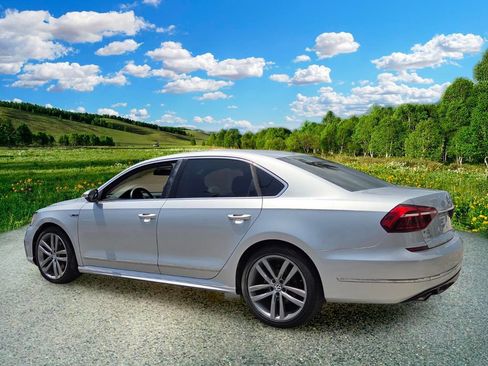 Used 2017 Volkswagen Passat 1.8T R-Line FWD image 4